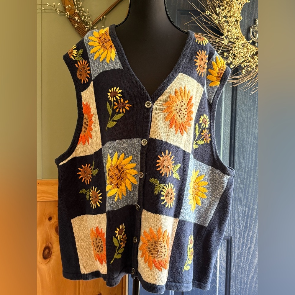 Vintage White Stag Embroidered Sunflower Beaded Knit Vest - Women’s 22W-24W